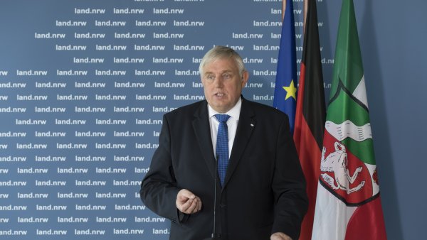 Karl-Josef Laumann, Minister für Arbeit, Gesundheit und Soziales