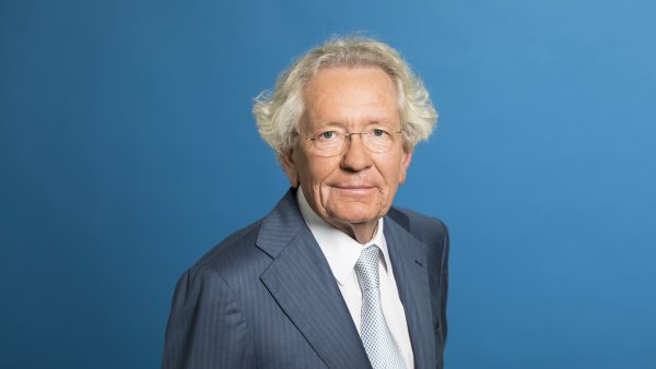 Dr. Stephan Holthoff-Pförtner