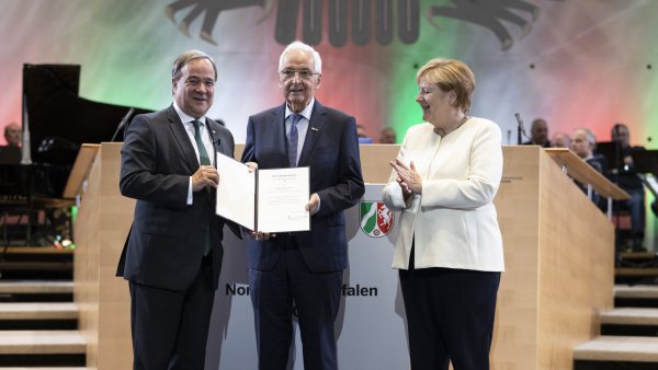 Ministerpräsident Armin Laschet verleiht den Staatspreis 2019 an Prof. Klaus Töpfer