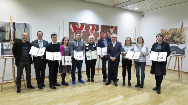 Sieger des Foto-Wettbewerbs zum Beneluxjahr ausgezeichnet: „Europa heute – Kinder statt Krieg“ gewinnt