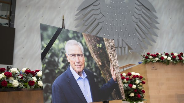 Staatsakt für Wolfgang Clement