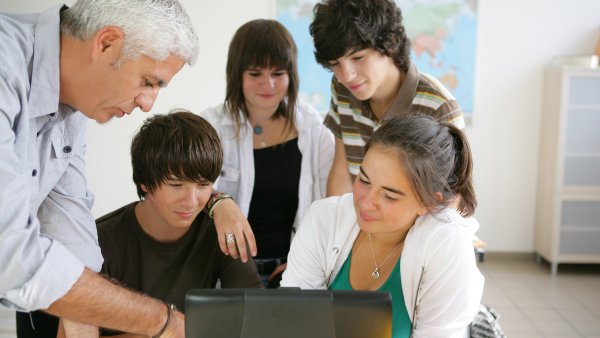 Bild Schüler Jugendliche Lehrer Laptop