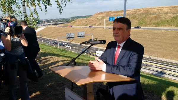 Verkehrsminister Michael Groschek nimmt erste Sperranlage vor der Leverkusener Rheinbrücke in Betrieb