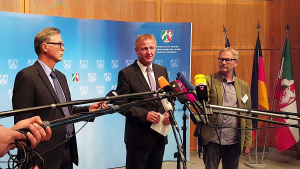Video-Statement von Innenminister Ralf Jäger zu den Razzien gegen die Islamisten-Szene