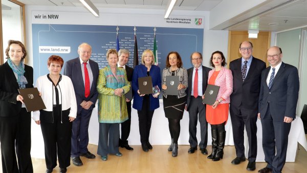 Fünfter Änderungsvertrag unterschrieben – Landesregierung und jüdische Gemeinden bekräftigen ihre Partnerschaft 