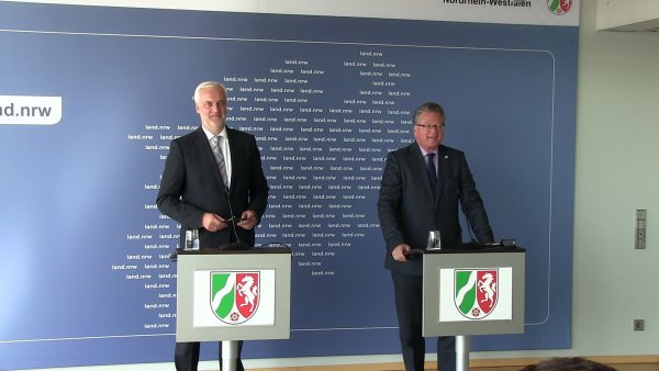 Wirtschaftsminister Garrelt Duin stellt des Wirtschaftsbericht Nordrhein-Westfalen 2016 vor