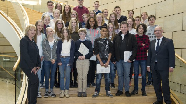 Ministerpräsidentin Hannelore Kraft begrüßt Schülergruppe aus Bocholt