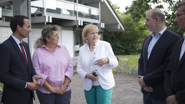 Ministerpräsidentin Hannelore Kraft besucht die Flüchtlingseinrichtung "Glunzdorf"