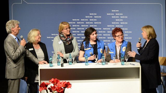 Ministerpräsidentin Hannelore Kraft beim TatKraft-Einsatz in Dortmund