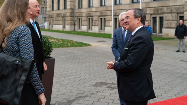 Ministerpräsident Laschet empfängt den Gouverneur des US-Bundesstaates Nebraska