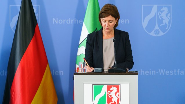 Nordrhein-Westfalen verlängert Coronaschutzverordnung: Einführung einer lokalen Corona-Bremse und klare Regeln für Schulen und Veranstaltungen