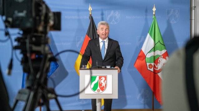 Presse-Briefing mit Wirtschaftsminister Prof. Dr. Andreas Pinkwart, Ralf Stoffels, Präsident IHK NRW, und RWI-Konjunkturexperte Prof. Dr. Torsten Schmidt zur Entwicklung der Konjunktur
