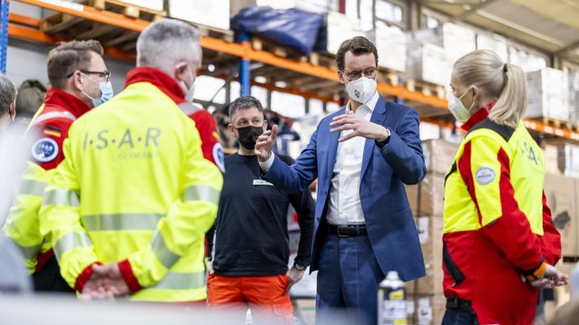 Ukraine-Hilfe aus Nordrhein-Westfalen: Ministerpräsident Wüst bei I.S.A.R. Germany in Hünxe