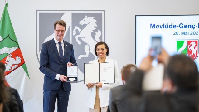 IDA-NRW wird mit der Mevlüde-Genç-Medaille des Landes Nordrhein-Westfalen ausgezeichnet
