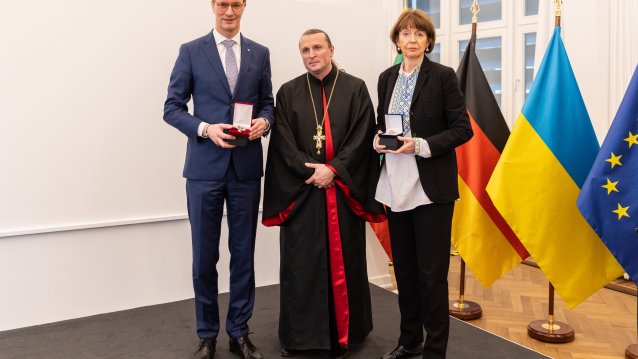 Ministerpräsident Hendrik Wüst und Kölns Oberbürgermeisterin Henriette Reker werden mit Orden der Ukrainisch-Orthodoxen Kirche ausgezeichnet