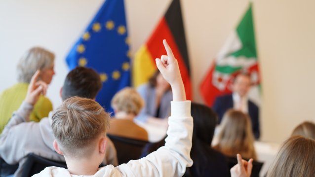 Girls & Boys Day: Schülerinnen und Schüler zu gast bei Ministerpräsident Hendrik Wüst