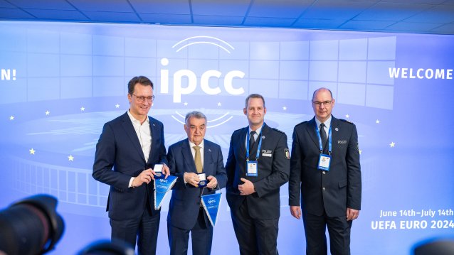 Ministerpräsident Wüst und Innenminister Reul besuchen das International Police Cooperation Center