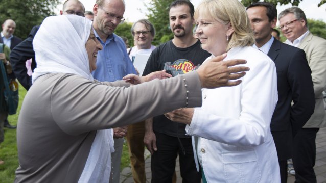 Ministerpräsidentin Hannelore Kraft besucht die Flüchtlingseinrichtung "Glunzdorf"