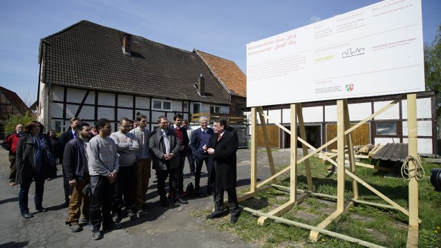 Minister Groschek eröffnet Bauprojekt zur Integration von Flüchtlingen