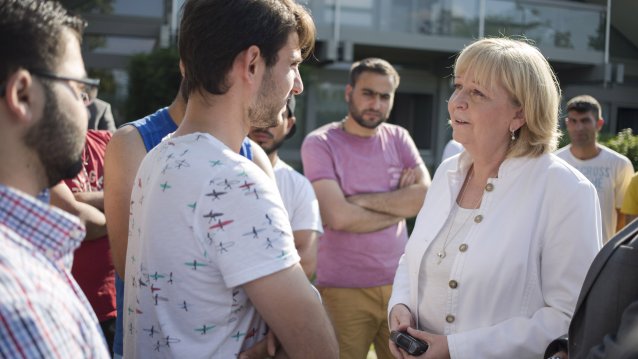 Ministerpräsidentin Hannelore Kraft besucht die Flüchtlingseinrichtung "Glunzdorf"
