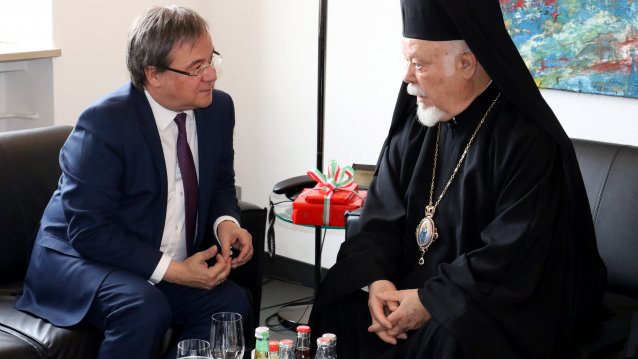 Ministerpräsident Laschet empfängt griechisch-orthodoxen Metropoliten Augoustinos Labardakis