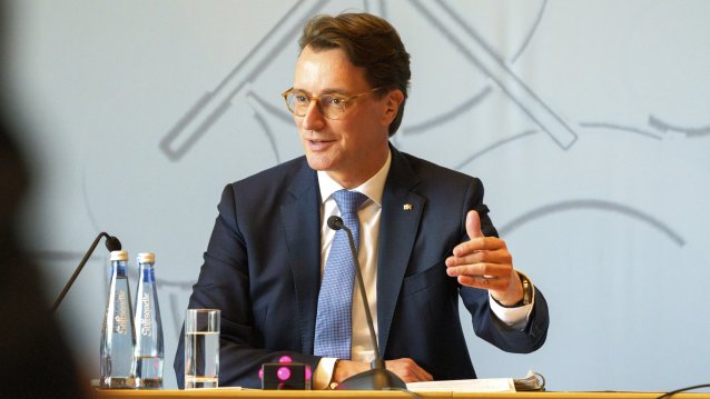 Ministerpräsident Wüst spricht auf der Landespressekonferenz