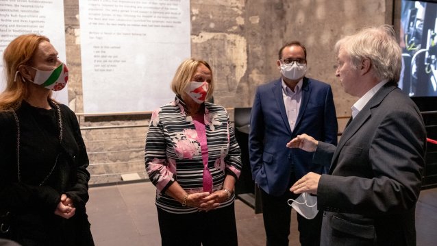 Impressionen der Lesung "Gegen das Vergessen" und Impressionen der Fotoausstellung SURVIVORS in Essen