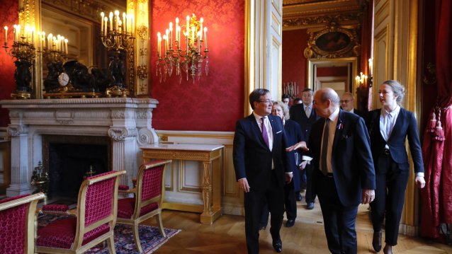 Wirtschaftsforum in Paris