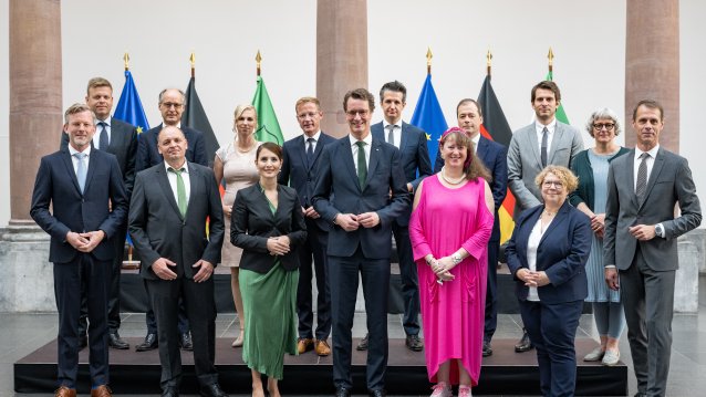Gruppenfoto der Staatssekretärinnen und Staatssekretäre