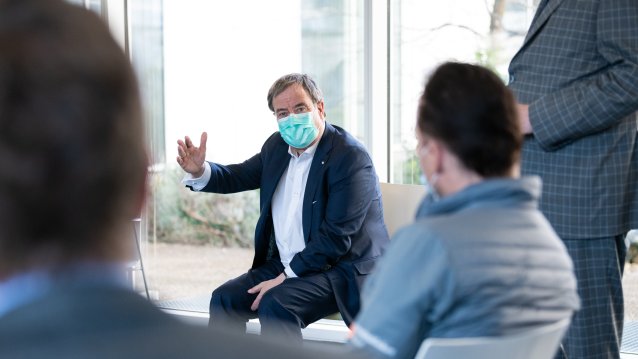 Gemeinsamer Besuch von Ministerpräsident Armin Laschet und Bundesgesundheitsminister Jens Spahn im Universitätsklinikum Düsseldorf