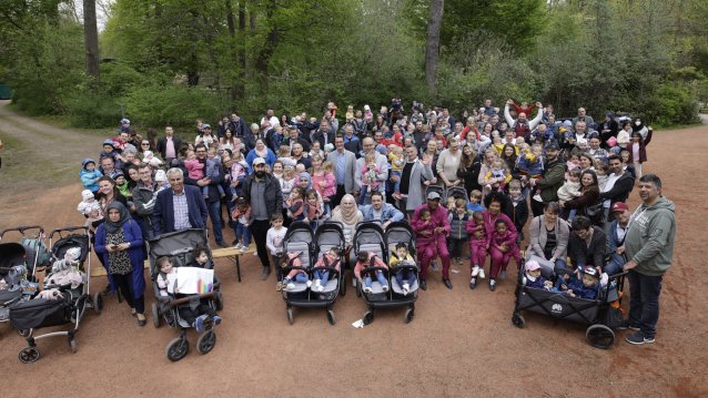 Ministerpräsident Wüst trifft Ehrenpatenkinder und ihre Familien