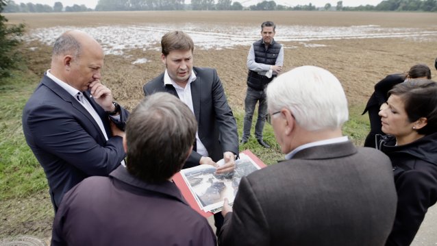 Bundespräsident Frank-Walter Steinmeier und Ministerpräsident Armin Laschet besuchen Erftstadt im Rhein-Erft-Kreis