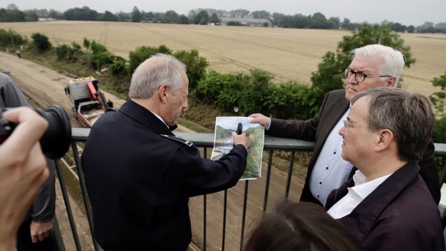 Bundespräsident Frank-Walter Steinmeier und Ministerpräsident Armin Laschet besuchen Erftstadt im Rhein-Erft-Kreis