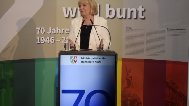 Eröffnung der Wanderausstellung „schwarz-weiß wird bunt - 70 Jahre NRW"