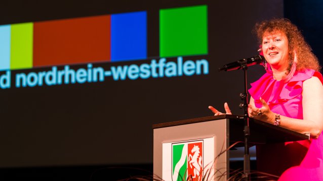 Staatssekretärin Andrea Milz überreicht Sportplakette des Landes Nordrhein-Westfalen