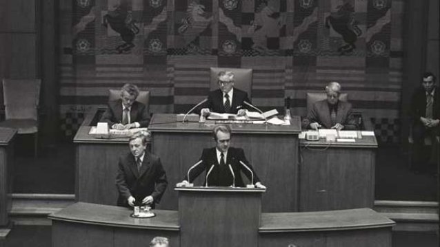 Johannes Rau nach seiner Wahl zum Ministerpräsidenten