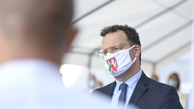 Ministerpräsident Armin Laschet und Bundesgesundheitsminister Jens Spahn besuchen das Bethanien-Krankenhaus in Moers