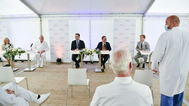 Ministerpräsident Armin Laschet und Bundesgesundheitsminister Jens Spahn besuchen das Bethanien-Krankenhaus in Moers