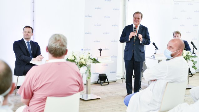 Ministerpräsident Armin Laschet und Bundesgesundheitsminister Jens Spahn besuchen das Bethanien-Krankenhaus in Moers