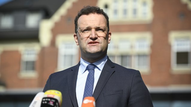 Ministerpräsident Armin Laschet und Bundesgesundheitsminister Jens Spahn besuchen das Bethanien-Krankenhaus in Moers
