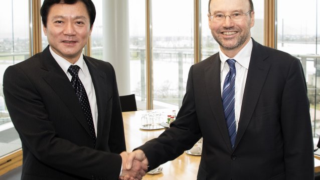 Antrittsbesuch des Generalkonsuls der Volksrepublik China Feng Haiyang bei Staatssekretär und Chef der Staatskanzlei Franz-Josef Lersch-Mense