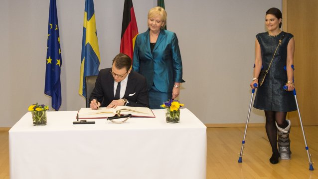 Eintrag des schwedischen Kronprinzessinnenpaares in das Gästebuch der Landesregierung, 28.01.2014
