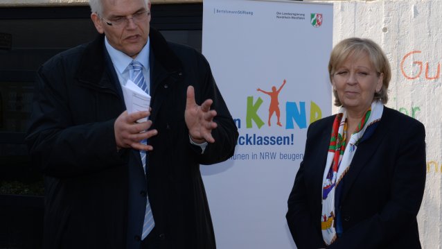 Kein Kind Zurücklassen! - Ministerpräsidentin Kraft mit dem Arnsberger Bürgermeister Hans-Josef Vogel