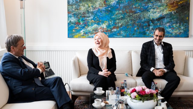 Gründerin des Begegnungs- und Fortbildungszentrums muslimischer Frauen e.V. Erika Theißen mit Mevlüde-Genç-Medaille des Landes Nordrhein-Westfalen geehrt