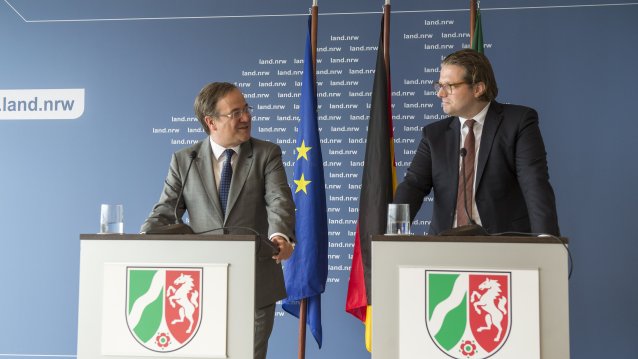 Ministerpräsident Armin Laschet stellt den neuen Sprecher der Landesregierung vor