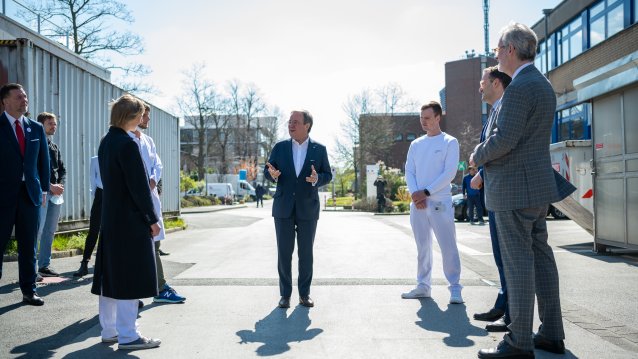 Gemeinsamer Besuch von Ministerpräsident Armin Laschet und Bundesgesundheitsminister Jens Spahn im Universitätsklinikum Düsseldorf