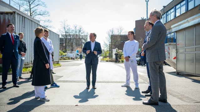 Gemeinsamer Besuch von Ministerpräsident Armin Laschet und Bundesgesundheitsminister Jens Spahn im Universitätsklinikum Düsseldorf