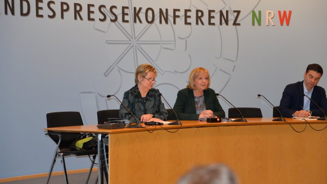 Jahresauftakt-Pressekonferenz 2017 von Ministerpräsidentin Hannelore Kraft und Schulministerin Sylvia Löhrmann am 11. Januar 2017