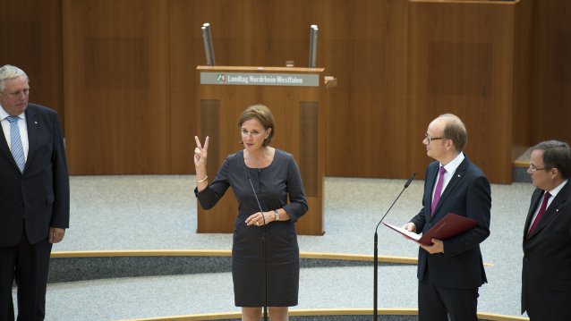 Vereidigung von Yvonne Gebauer zur Ministerin für Schule und Bildung