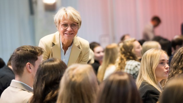 Ministerpräsident Wüst und Schulministerin Feller begrüßen neue Lehramtsanwärterinnen und Lehramtsanwärter